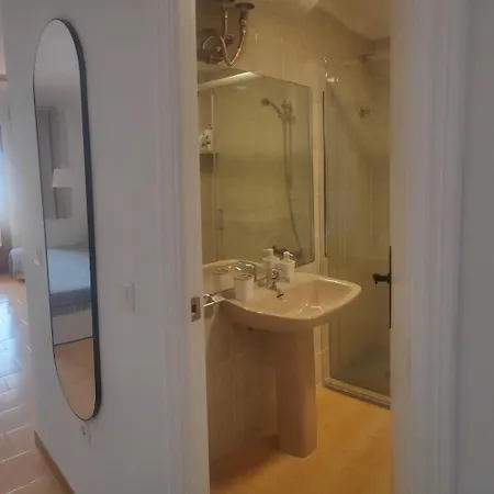 Studio Apartment *