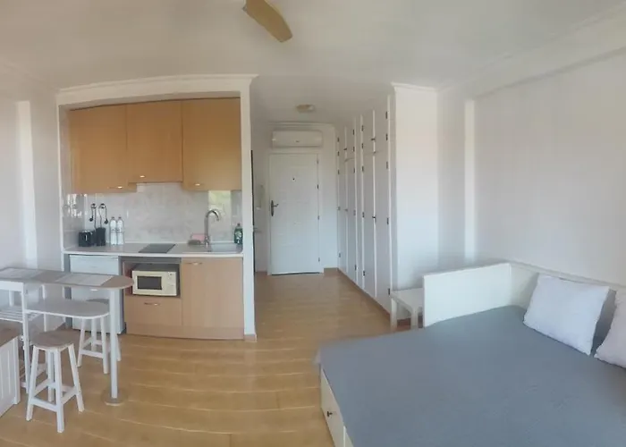 Appartement Studio Apartment *